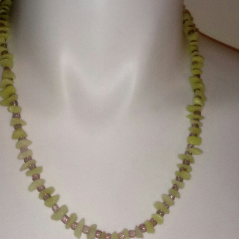 🔵 4/$25 Green Stones & Purple Glass Bead Necklace